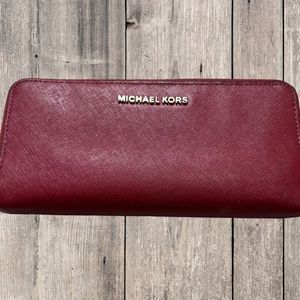 MICHAEL KORS red JET SET saffiano leather zipper wallet